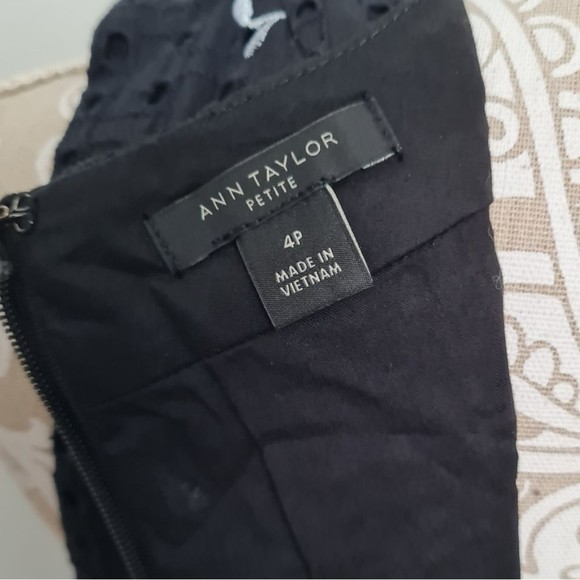 Ann Taylor Floral Embroidered Eyelet Sheath Dress Black Women's Size 4 Petite - Picture 12 of 15